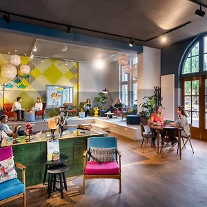 https://stayokay-amsterdam-zeeburg.amsterdamhotelsnl.com