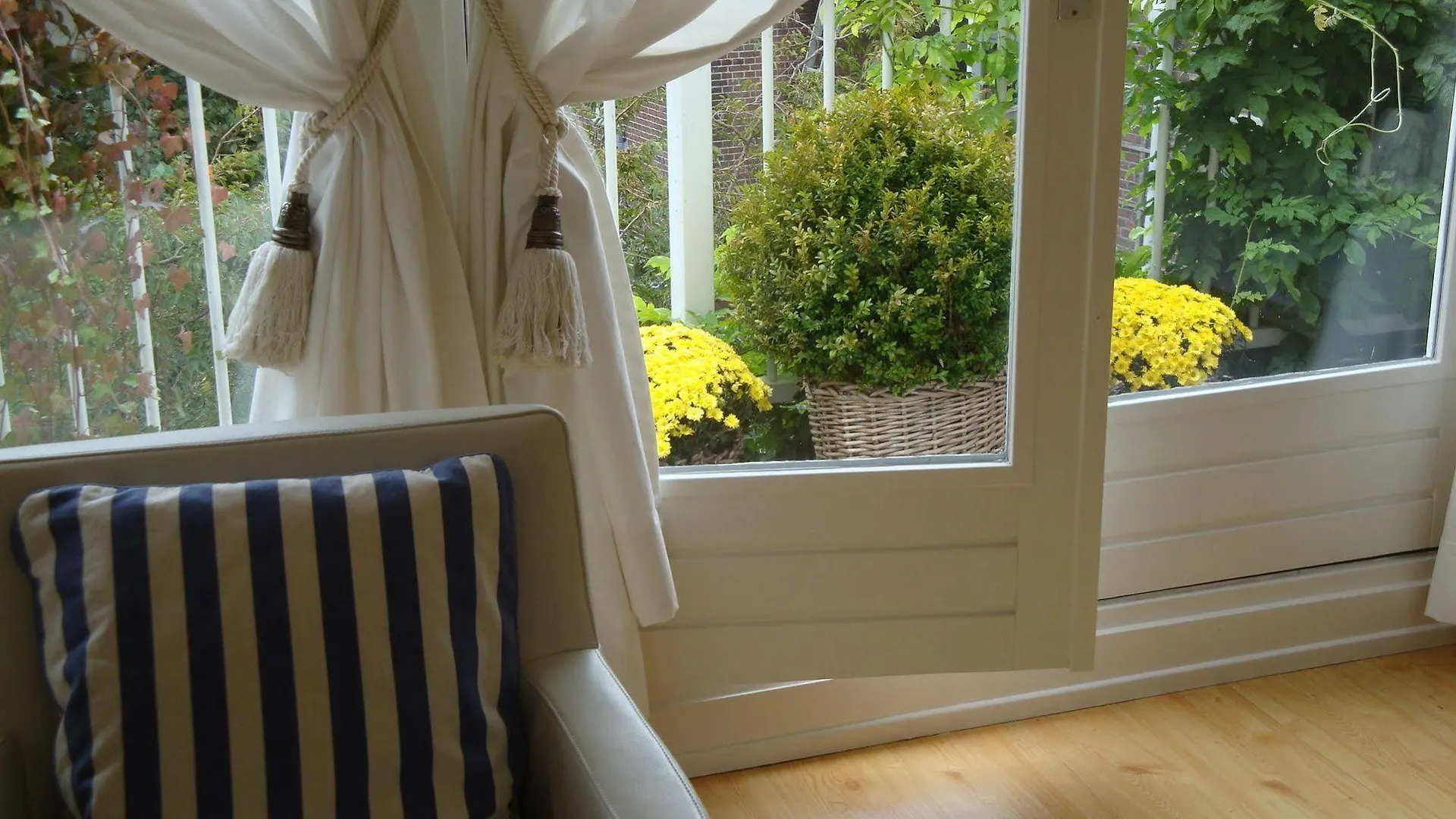 Bed And Breakfast Amsterdam 3*,